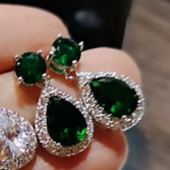 New Sterling silver emerald earrings - Picture 2 of 2